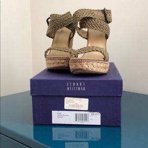 Stuart Weizmann Alex Wedge Sandal Swamp Color